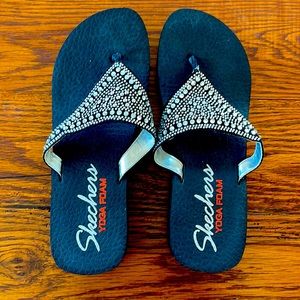 Sketchers Yoga foam sandals size 9